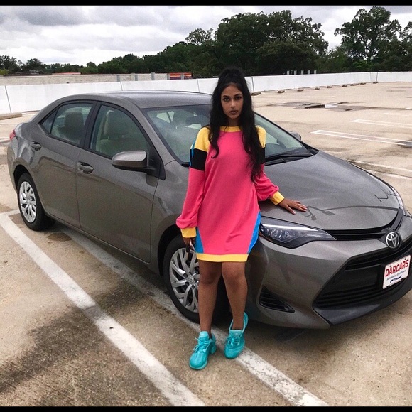 Pretty little thing color block sweatshirt dress - Picture 3 of 3